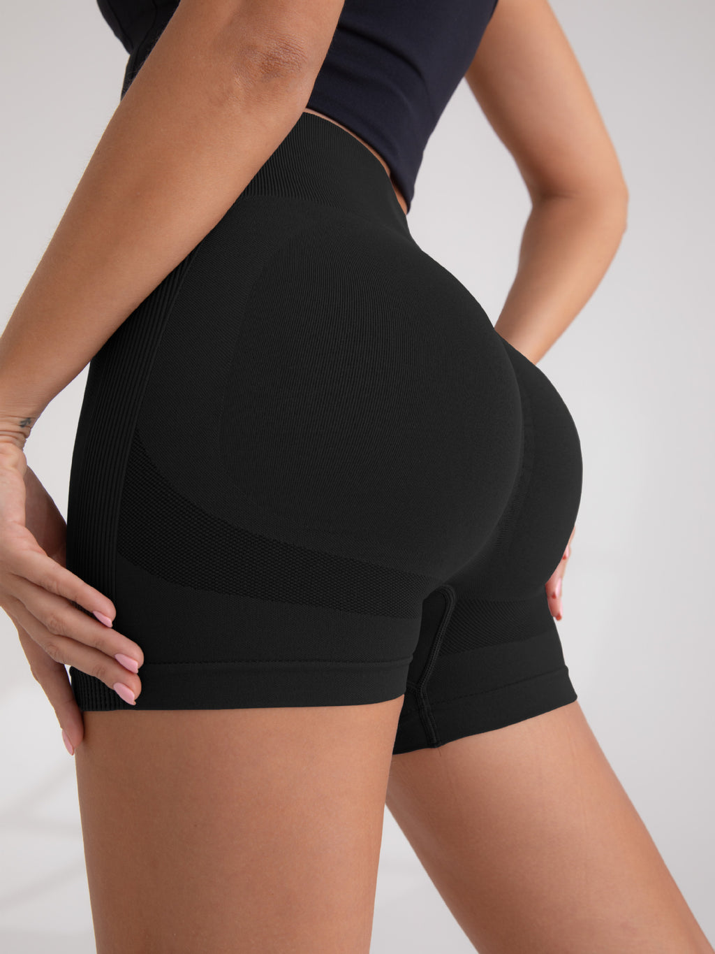 Seamless Yoga Shorts For Women In European And American Styles